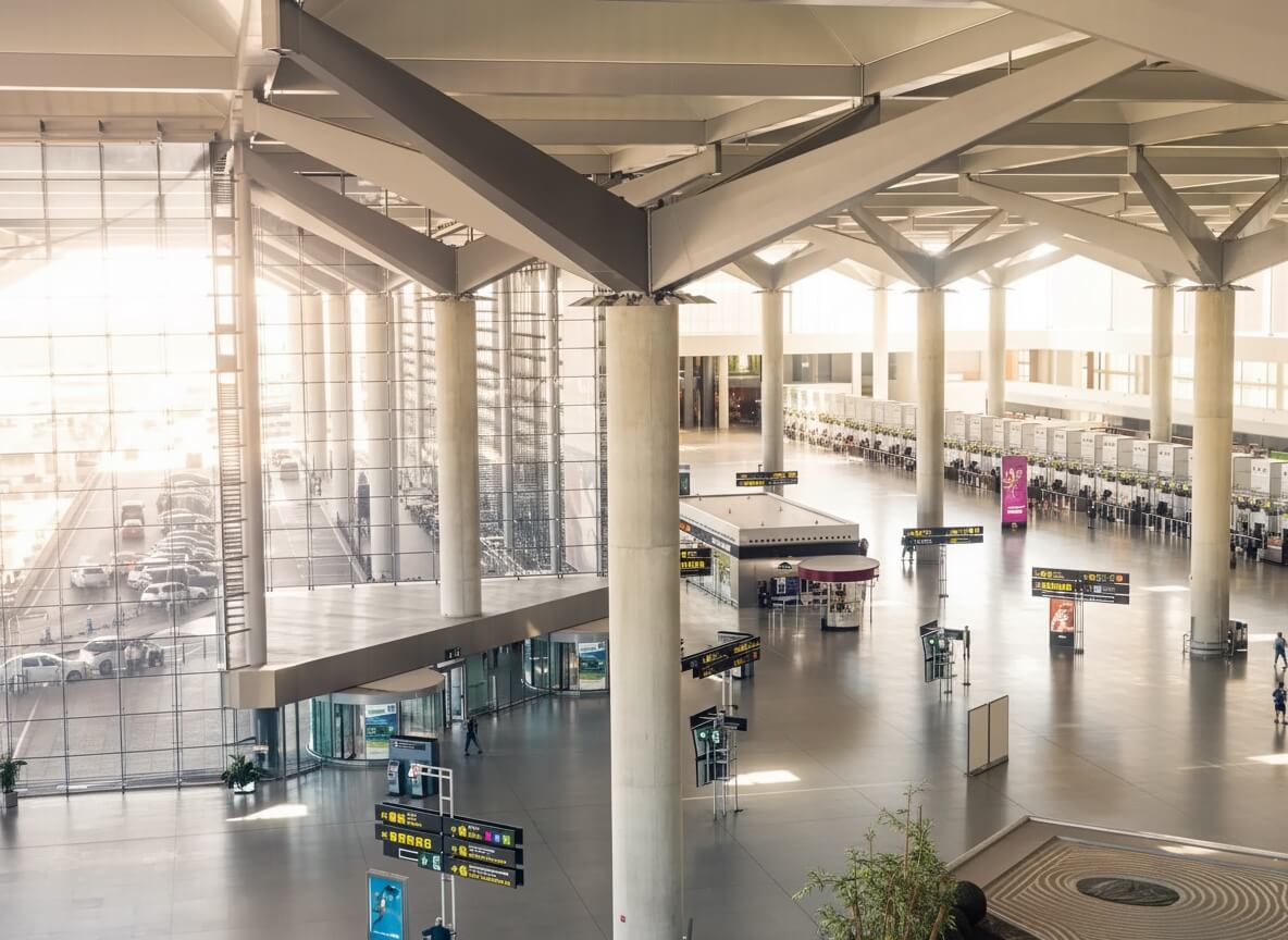 Area shopping interna dell'Aeroporto di Malaga